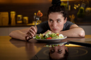 Por qué las dietas extremas no funcionan (y qué hacer en su lugar para lograr resultados reales) - Imagen de freepik