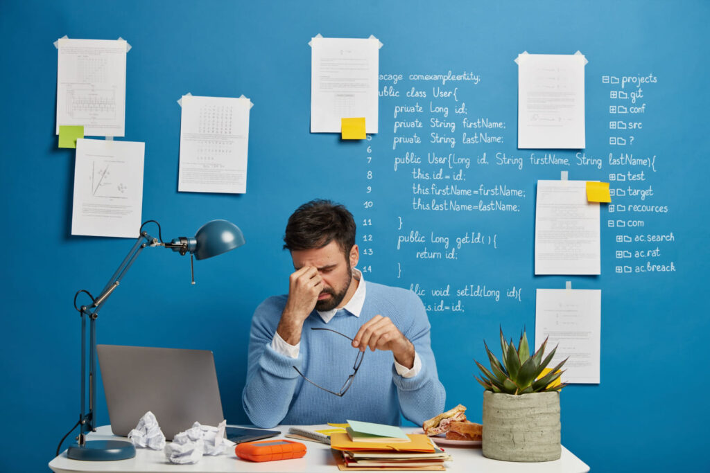 Errores comunes al automatizar tu trabajo (y c&oacute;mo evitarlos desde el principio) - image by magnific