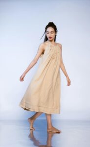 El vestido midi de algod&oacute;n org&aacute;nico